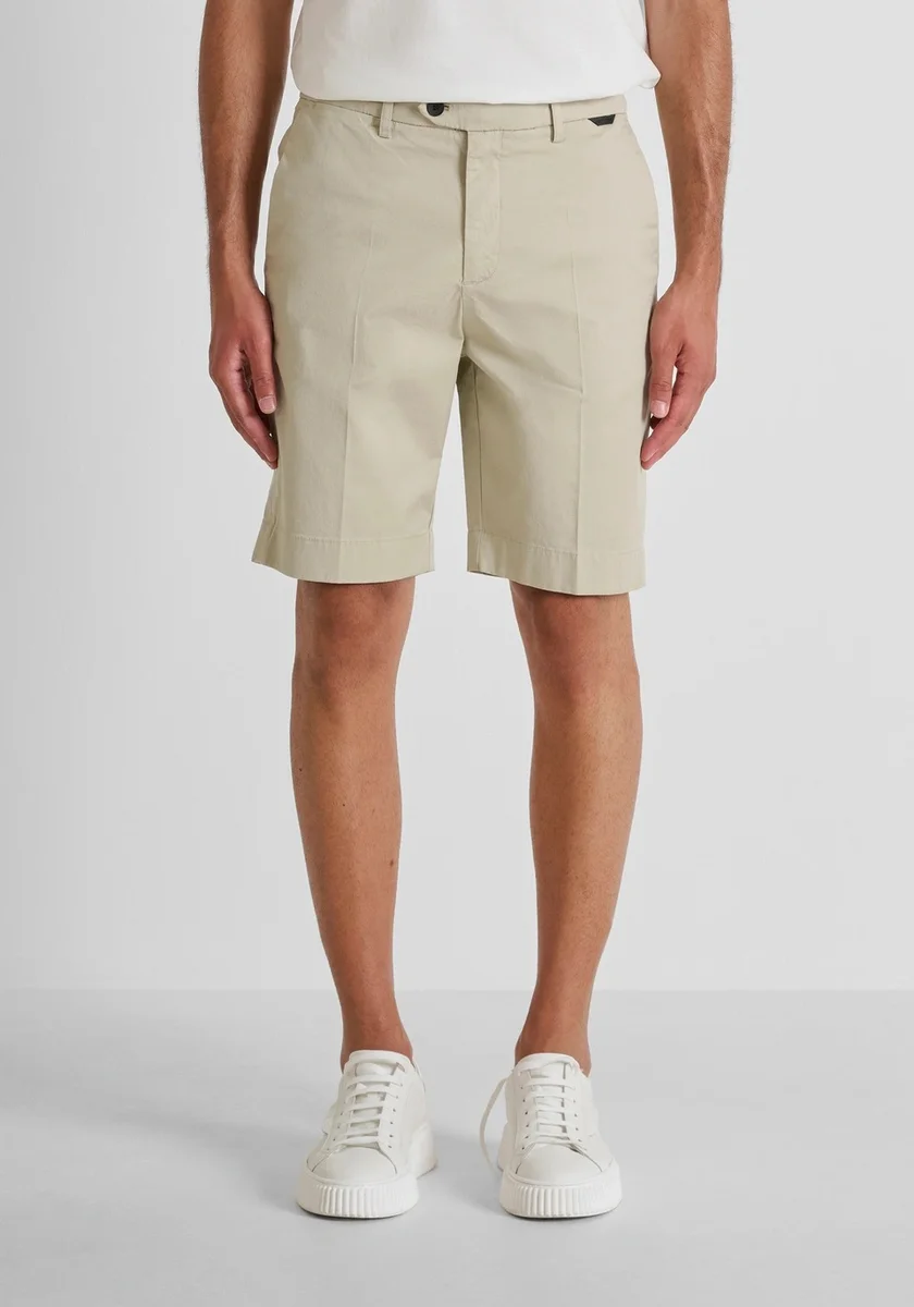 PANTALONES CORTOS MORATO SLIM FIT «MARK» DE SARGA DE ALGODÓN ELÁSTICO