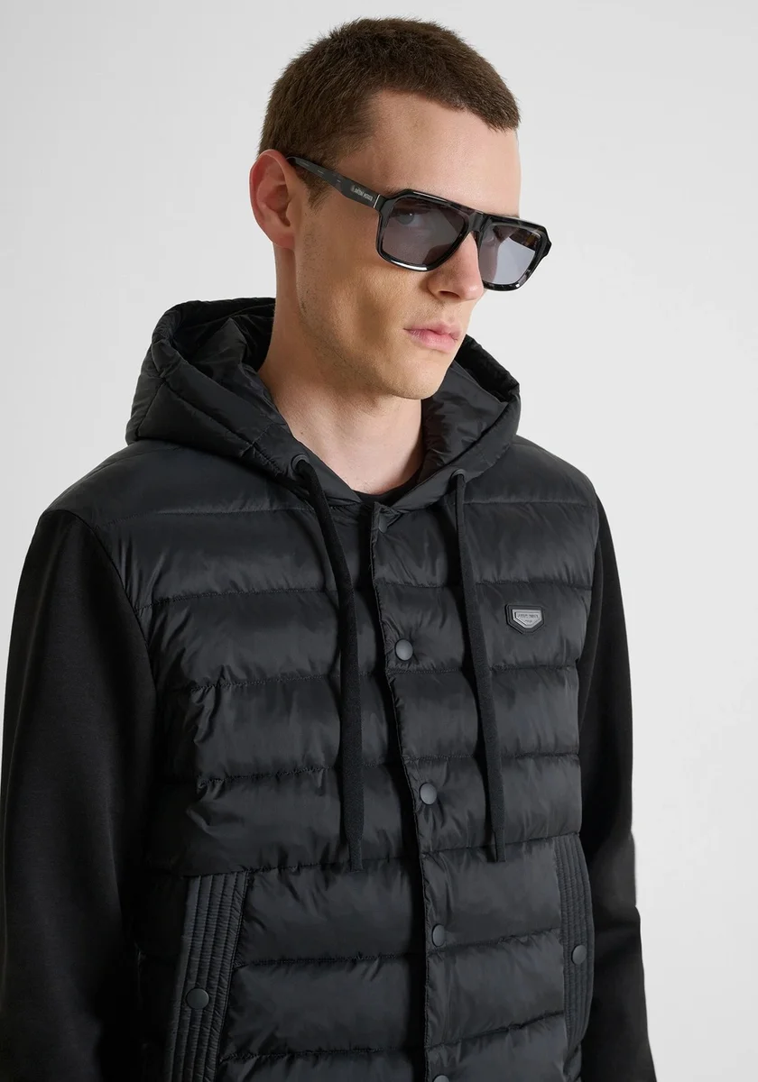 Abrigo Morato negro regular fit en scuba de viscosa con frente y capucha en nylon acolchado