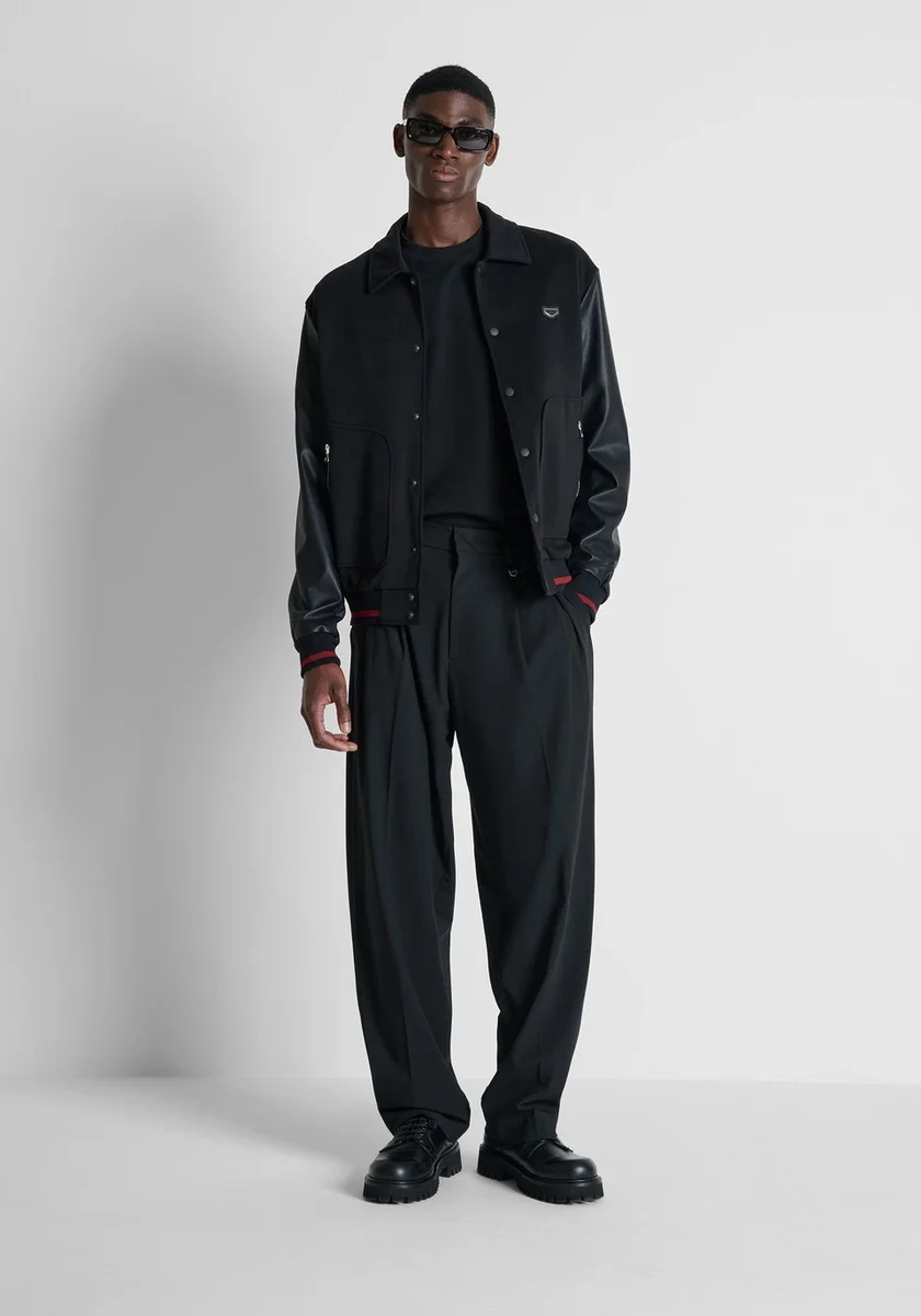Bomber Morato negro regular fit en mezcla de algodón con logo en silicona y placa metálica en el hombro