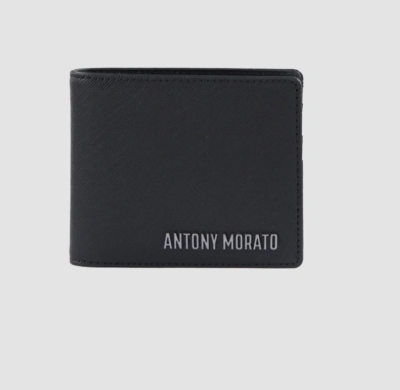 CARTERA MORATO NEGRO CON LOGOTIPO METÁLICO