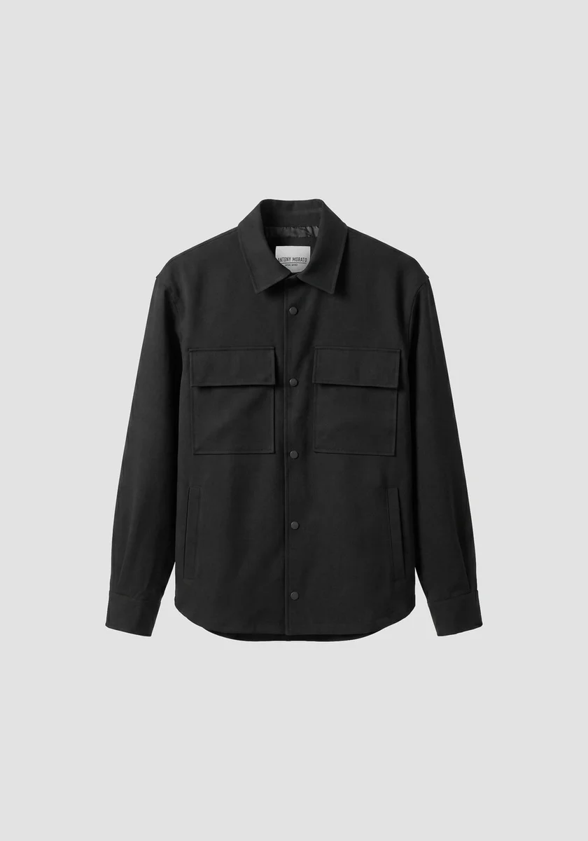 Camisa Morato "Singapore" negra relaxed fit en sarga de viscosa con placa metálica