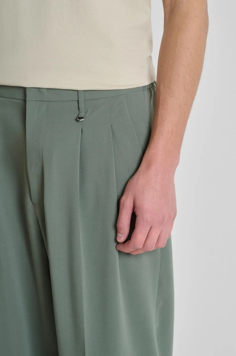 PANTALONES MORATO WIDE LEG FIT «LEON» DE MEZCLA DE VISCOSA ELÁSTICA VERDE