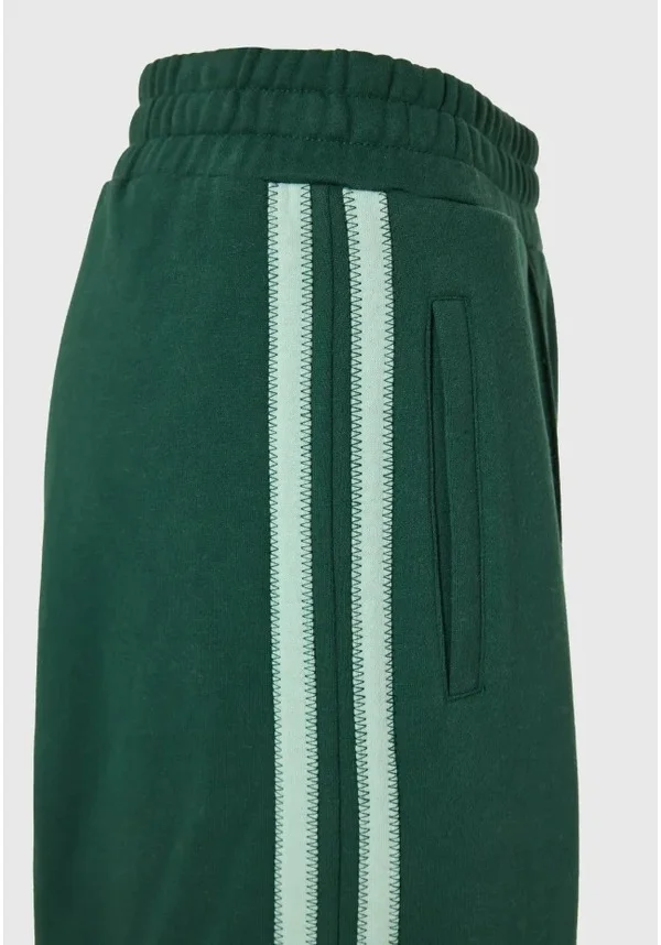 Conjunto Sport mujer Funky Buddha verde