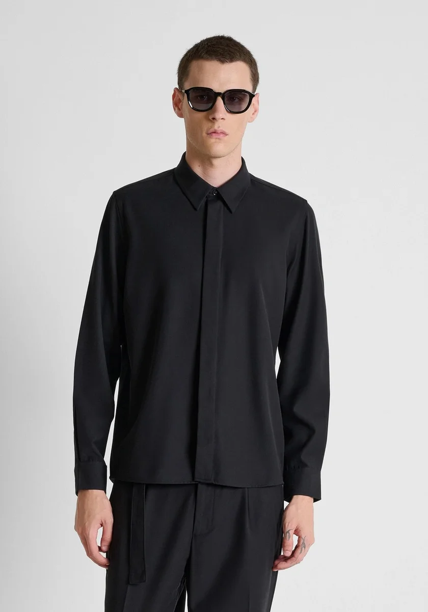 Camisa Morato "Detroit" negra regular fit en sarga elástica de viscosa y lana