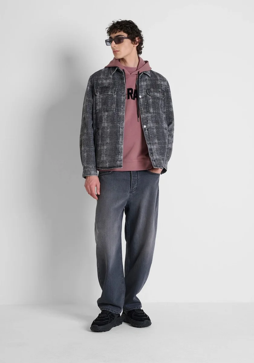 DENIM MORATO EN CORTE OLGADO GRiS 