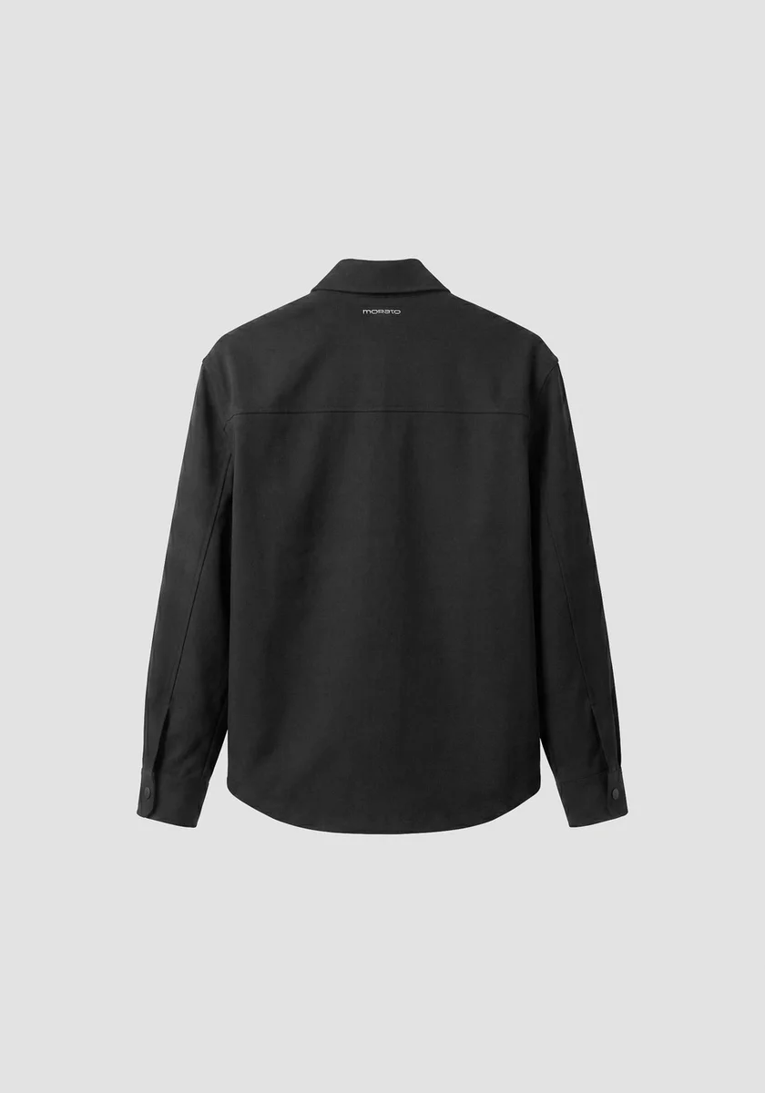 Camisa Morato "Singapore" negra relaxed fit en sarga de viscosa con placa metálica
