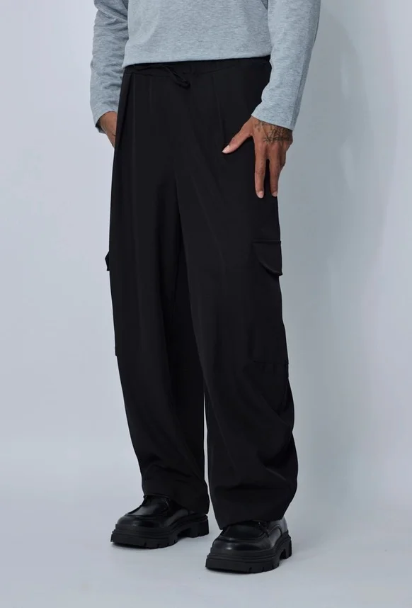 Pantalón Frilivin Paris cargo de hombre de corte ancho negro