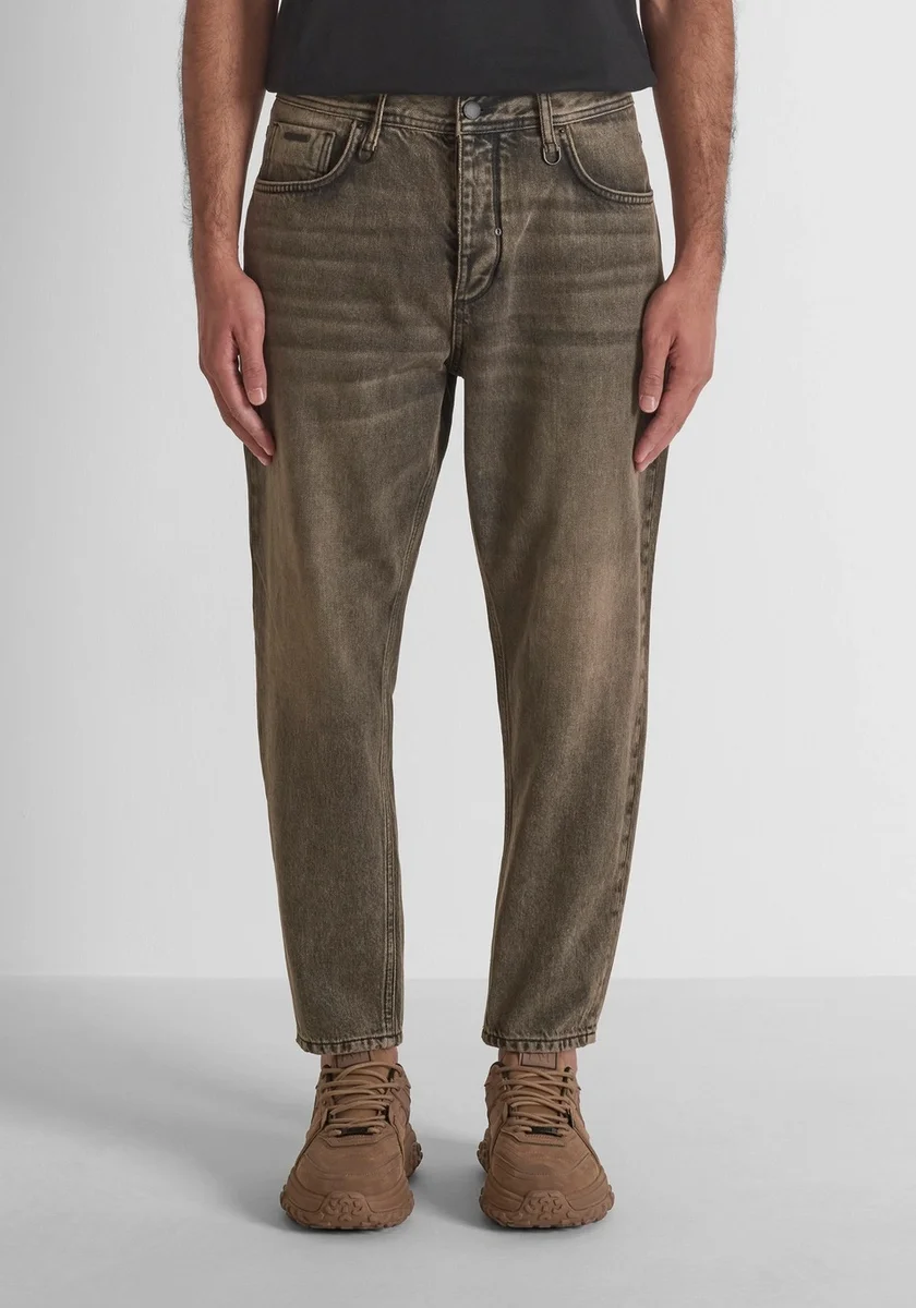 Jeans "Doris" en denim negro baggy fit al tobillo
