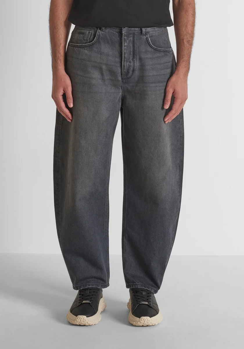 DENIM MORATO EN CORTE OLGADO GRiS