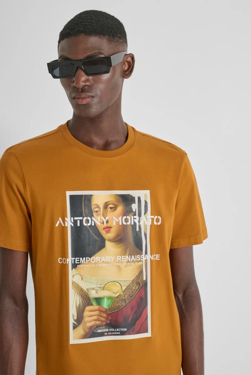CAMISETA MORATO RENAISSANCE REGULAR FIT OCRE