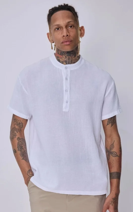 CAMISETA FRILIVIN PARIS CUELLO REDONDONDO CON BOTONES BLANCA