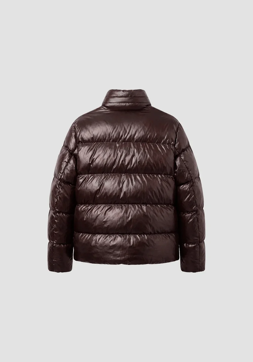 Abrigo Morato color café relaxed fit en nylon efecto brillante