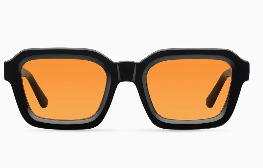 Nayah MELLER negro con lentes naranjas