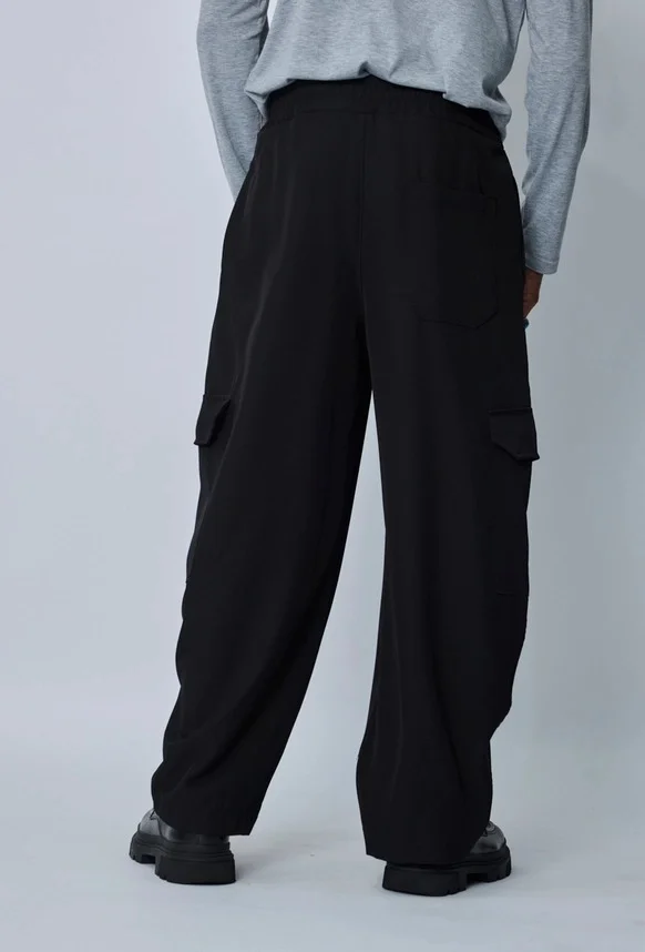Pantalón Frilivin Paris cargo de hombre de corte ancho negro