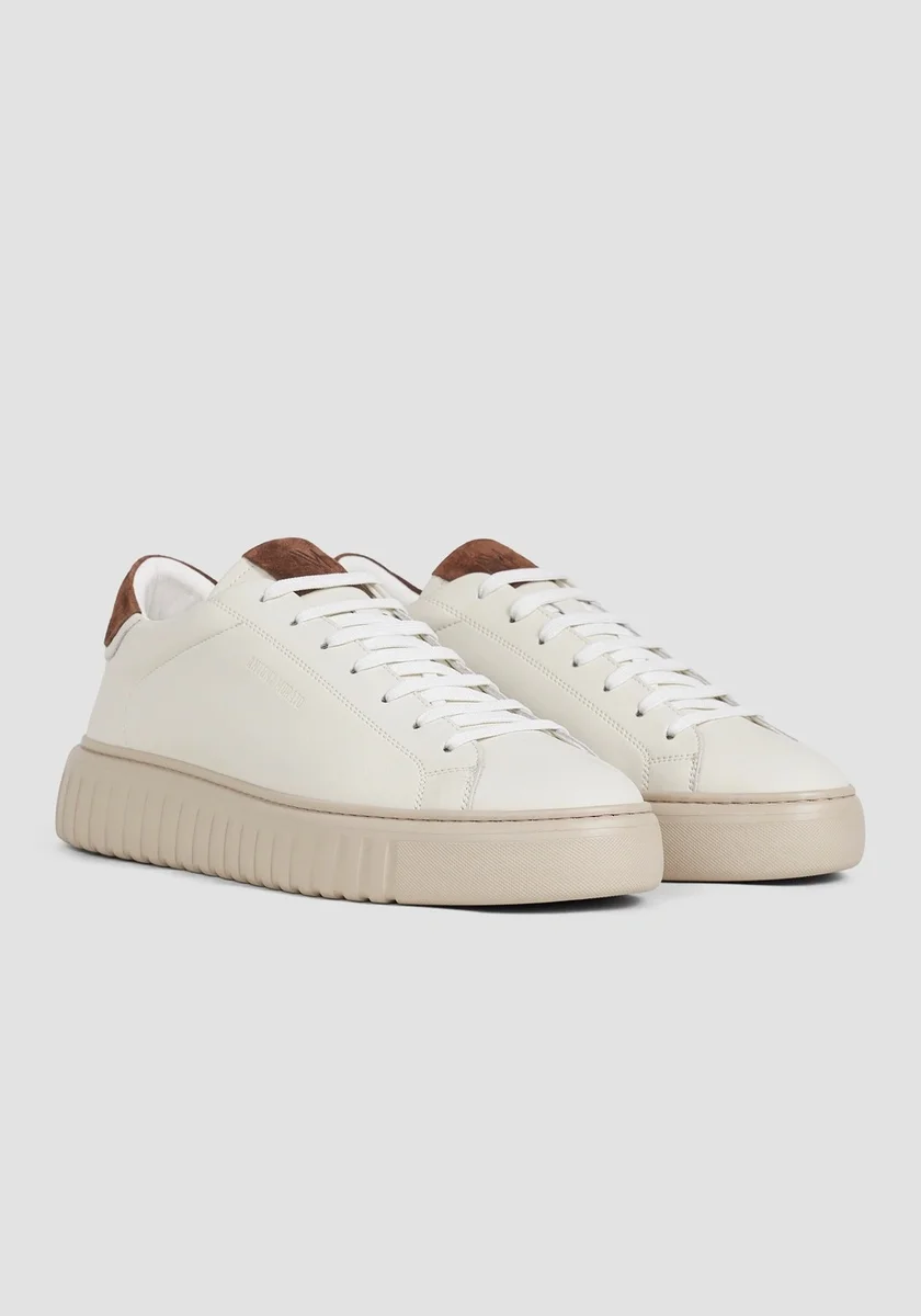 Zapatilla Morato "Aries" color crema en piel con logo grabado y suela ligera en EVA