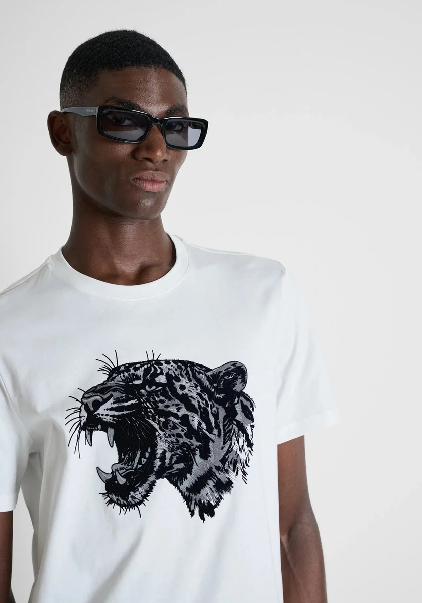 Camiseta color crema regular fit con estampado flocado tiger 