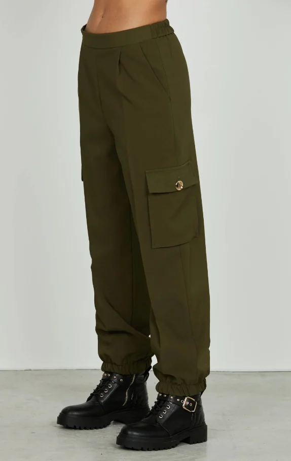 PANTALON CARGO RELISH CON PUÑO Y BOLSOS LATERALES VERDE