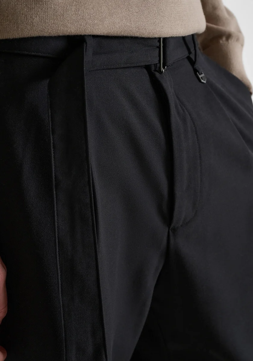 Pantalones Morato "Alan" negros relaxed fit en sarga elástica de viscosa y lana