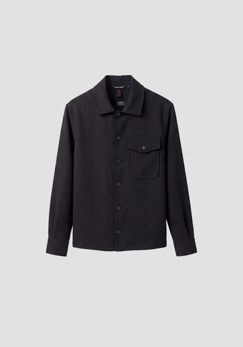 Camisa Morato "Santiago" ncomodín ideal de la oficina al aperitivo, para looks cuidados a todas horas.  El modelo lleva una talla L y mide 185 cmegra regular fit en piqué de viscosa
