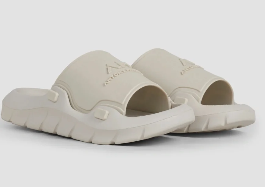 SANDALIAS «HOLBOR» DE GOMA BEIGE