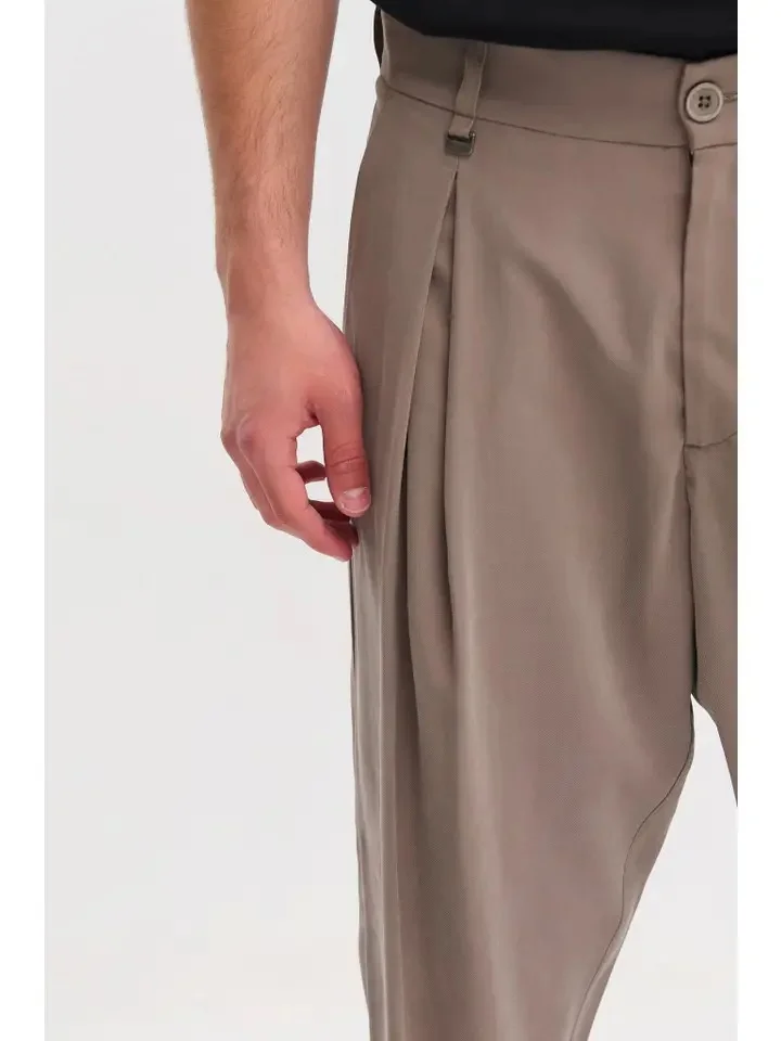 Pantalon Royal Denim Vilnius 2261 con pliegues en caja color topo
