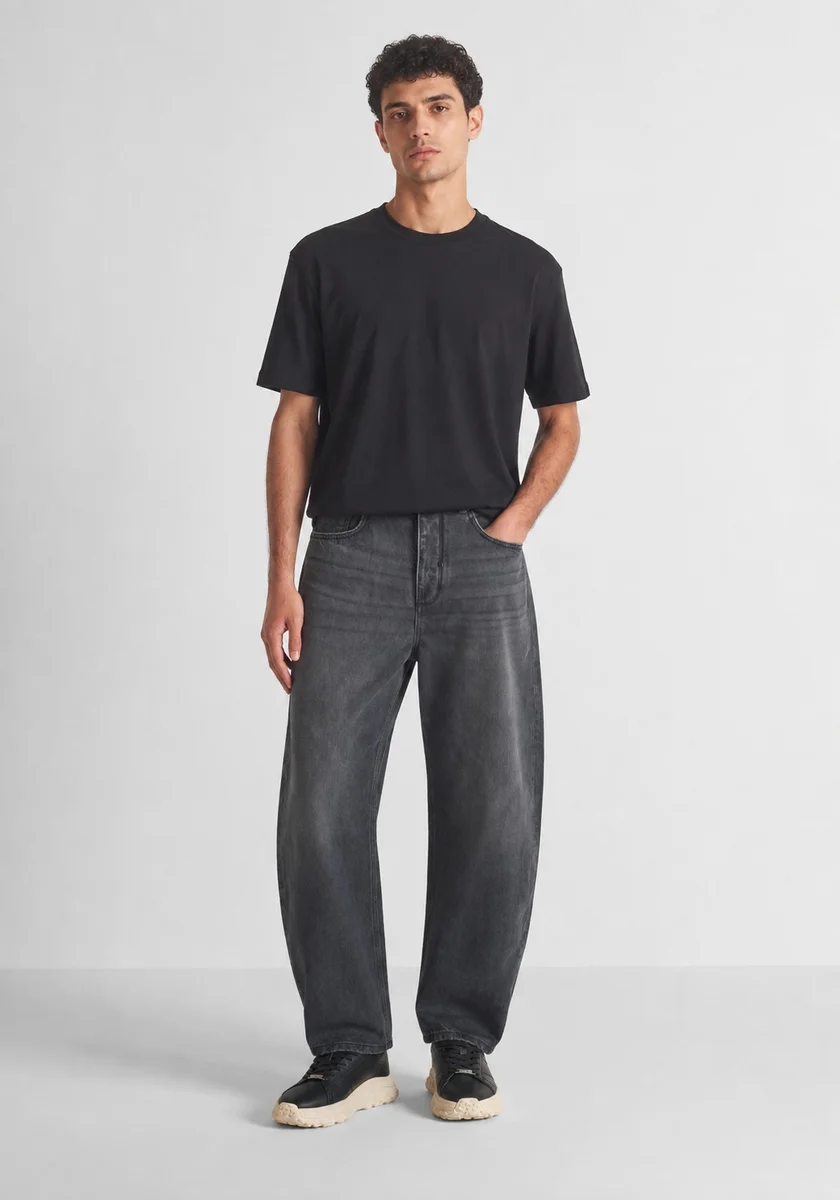 DENIM MORATO EN CORTE OLGADO GRiS