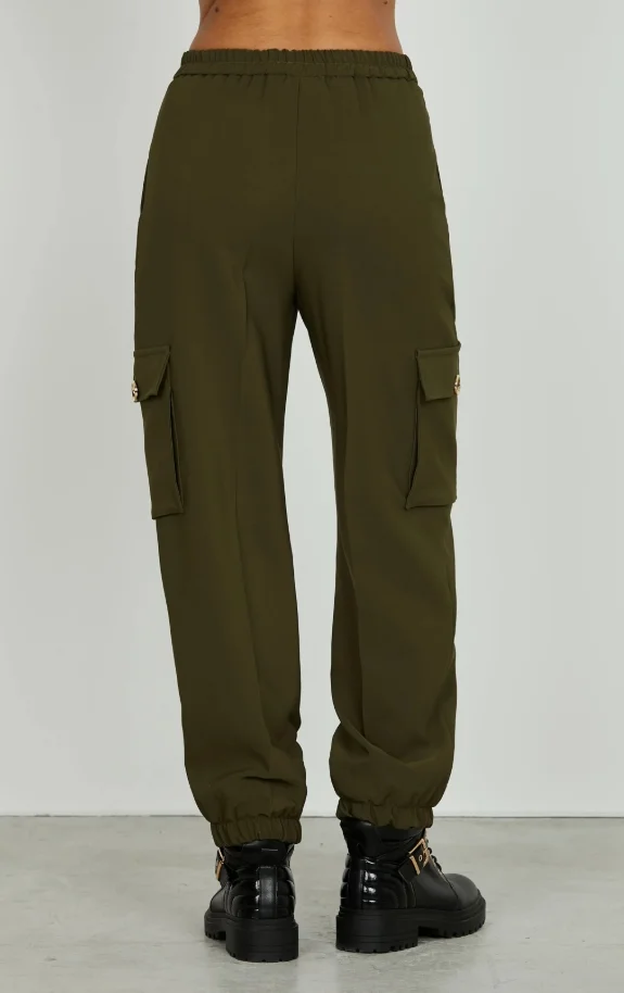 PANTALON CARGO RELISH CON PUÑO Y BOLSOS LATERALES VERDE