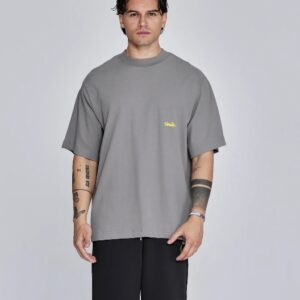 CAMISETA SIKSILK OVER GRIS LOGO AMARILLO